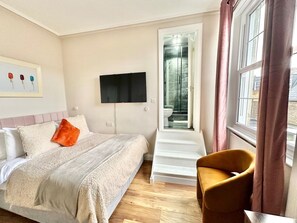 1 habitación, tabla de planchar con plancha, internet y ropa de cama 