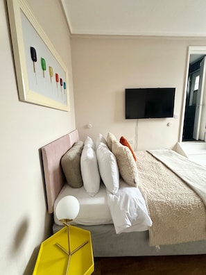 1 bedroom, iron/ironing board, internet, bed sheets - Chic studio flat in Camden (Greater London)