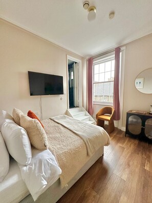 1 bedroom, iron/ironing board, internet, bed sheets
