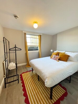 1 bedroom, internet, bed sheets