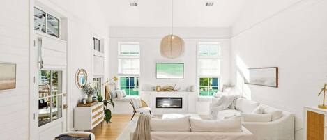 Smart TV, fireplace