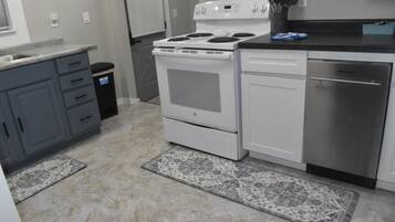 Micro-ondes, four, plaque de cuisson, lave-vaisselle