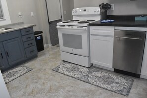 Microwave, oven, stovetop, dishwasher - Charming 2-bedroom house in historic Shullsburg just blocks from downtown. (Shullsburg)