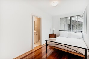 Apartment | 5 bedrooms, iron/ironing board, bed sheets