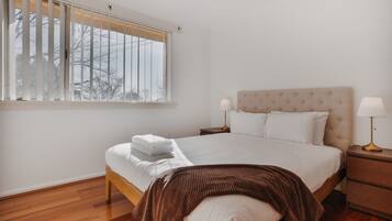 Apartment | 5 bedrooms, iron/ironing board, bed sheets