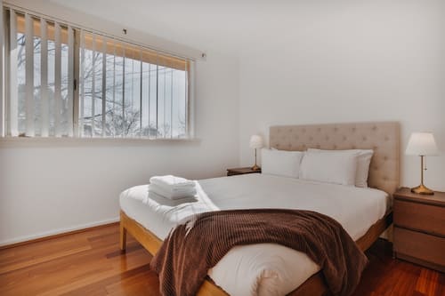 Apartment | 5 bedrooms, iron/ironing board, bed sheets