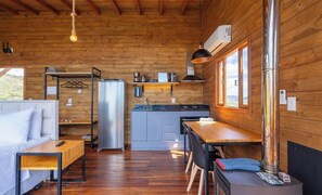 เบสิกเคบิน | ครัวส่วนตัว | เครื่องครัว/จาน/ช้อนส้อม