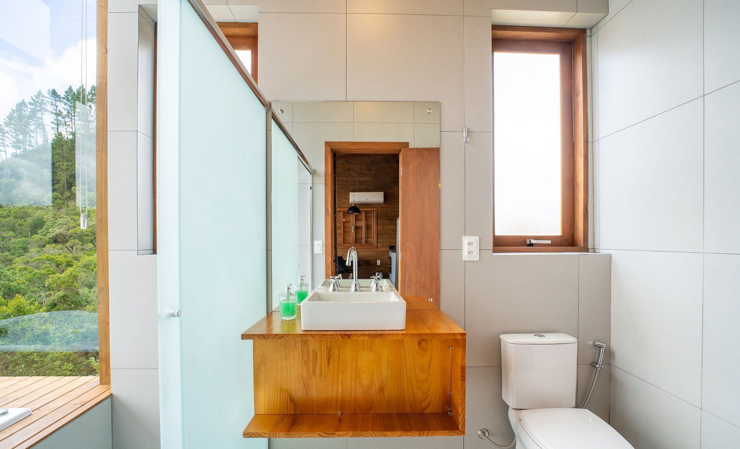 Basic Cabin | Bathroom