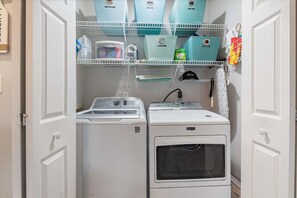 コンドミニアム ベッド (複数台) パティオ (No Plans Paradise) | ランドリー