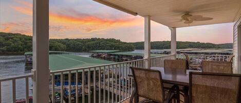 Appart'hôtel, plusieurs lits, patio (No Plans Paradise) | Restauration extérieure