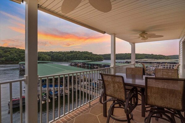 Leilighet, flere senger, terrasse (No Plans Paradise) | Utendørsservering