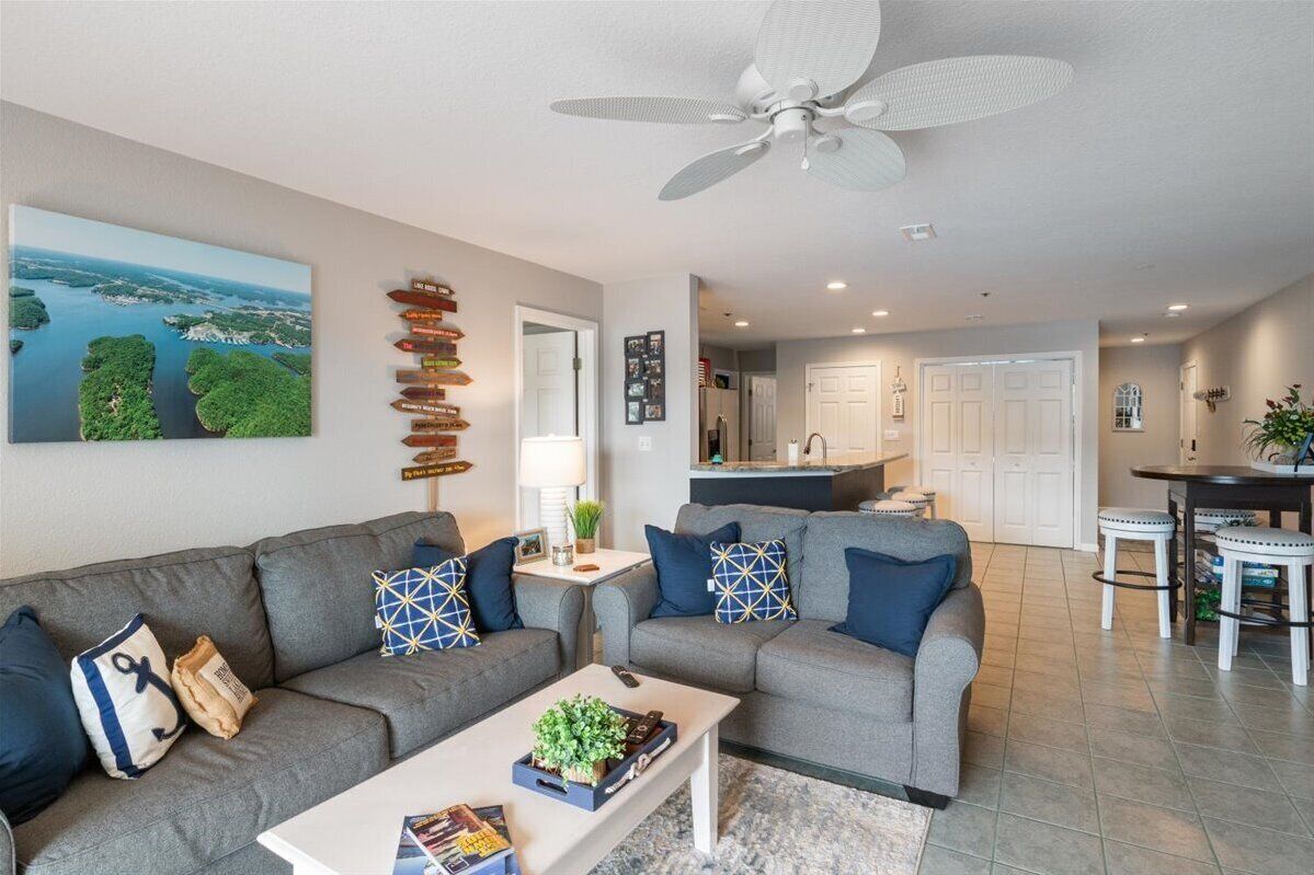 콘도, 침대(여러 개), 파티오 (No Plans Paradise) | 거실 공간