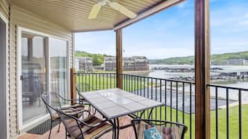 Apartment, Mehrere Betten, Poolzugang (Peaceful Serenity) | Speisen im Freien