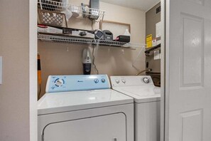 公寓客房, 多張床, 可使用泳池 (Peaceful Serenity) | 洗衣設備