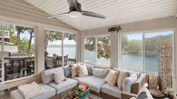 House, Multiple Beds, Patio (Living the Dream at Hickory Cove) | Living area