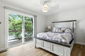 House, Multiple Beds, Patio (Barberton Bay Retreat) | 3 bedrooms, individually decorated, individually furnished, bed sheets - Garage Parking, Slide, Kayaks & Fun at 10mm (Sunrise Beach)