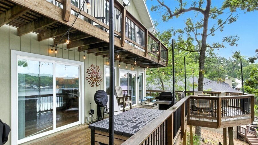 Garage Parking, Slide, Kayaks & Fun at 10mm