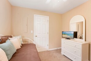 Appart'hôtel, plusieurs lits, patio (Tranquility Shores) | Coin séjour