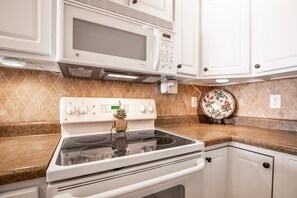 Condo, Multiple Beds, Patio (Tranquility Shores) | Private kitchen