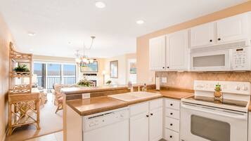 Condo, Multiple Beds, Patio (Tranquility Shores) | Private kitchen