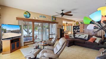 Casa, várias camas, varanda (Rhondi's Retreat) | Área de estar