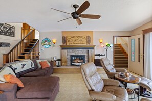 House, Multiple Beds, Patio (Rhondi's Retreat) | Living area - Incredible Views, Fishing, Private Dock & Slip (Gravois Mills)