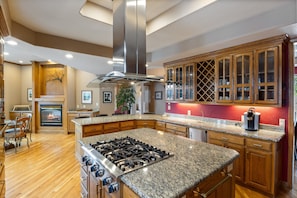 Nhà, nhiều giường, bồn tắm nước nóng (Sunset Oasis) | Bếp riêng