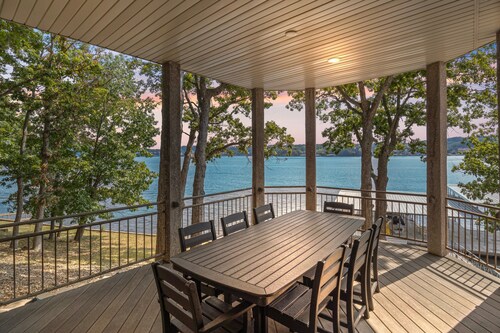 Pet-friendly Home In The Main Channel w/ Breathtaking Sunsets & Lake Views