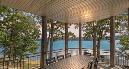 Pet-friendly Home In The Main Channel w/ Breathtaking Sunsets & Lake Views