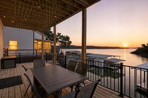 Outdoor dining - Expansive Deck, Private Dock, Boat Slip and Stunning Views (Climax Springs)