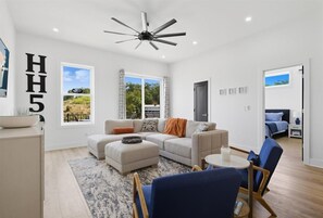 House, Berbilang Katil, Patio (Happy House 59) | Ruang tamu