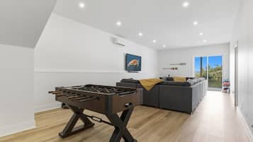 House, Multiple Beds, Patio (Happy House 59) | Games room