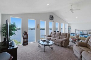 House, Multiple Beds, Patio (Hidden Gem) | Living area