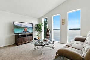 House, Multiple Beds, Patio (Hidden Gem) | Living area