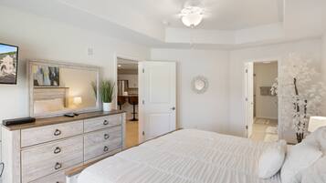 Condo, várias camas, sacada (Koko Escapes) | 3 quartos, individualmente decorados, individualmente mobiliados