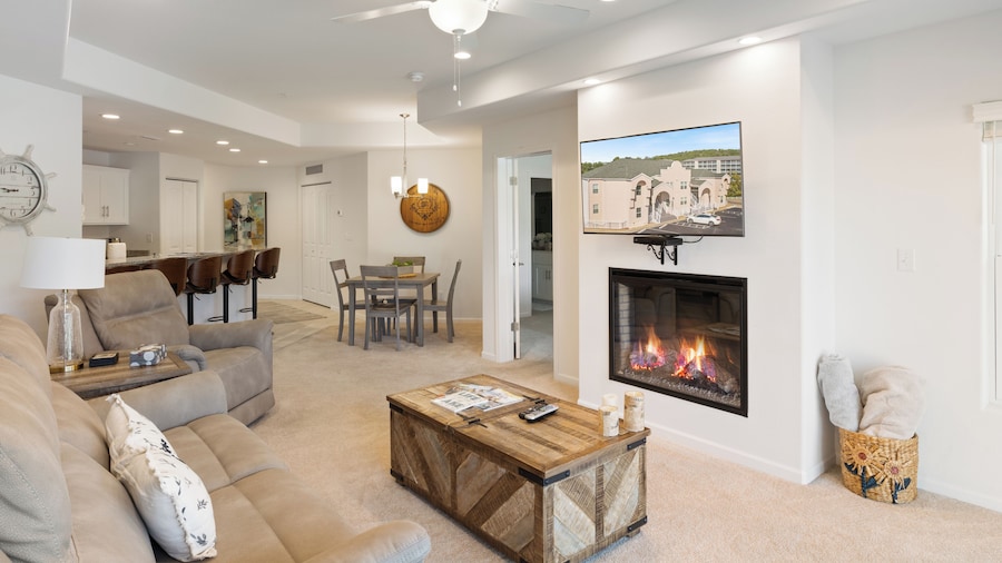 Central Location, Pool Access & Breathtaking Views