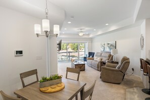 公寓客房, 多張床, 陽台 (Koko Escapes) | 起居區