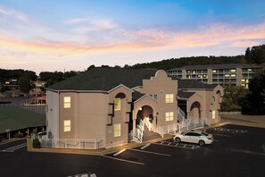 المنشأة من الخارج