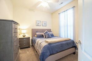 公寓式客房, 多张床, 露台 (Island Oasis) | 3 多间卧室、特色装修、特色家居、床单