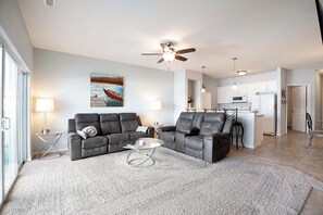 Lägenhet - flera sängar - uteplats (Island Oasis) | Vardagsrum