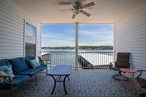 Island Life! Pool, Grilling Patio & Amazing Views!