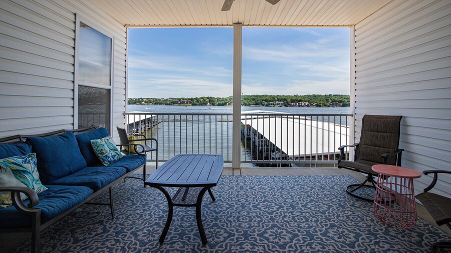 Island Life! Pool, Grilling Patio & Amazing Views!