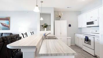 Condo, varias camas, patio (Island Oasis) | Cocina privada