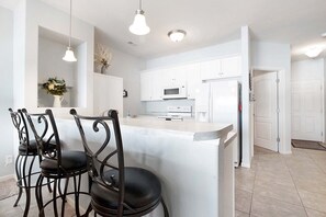 콘도, 침대(여러 개), 파티오 (Island Oasis) | 전용 주방