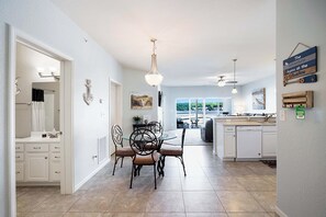 콘도, 침대(여러 개), 파티오 (Island Oasis) | 내부