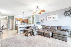 คอนโด, หลายเตียง, ลานระเบียง (Anchor Down) | บริเวณนั่งเล่น