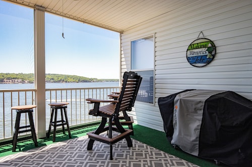 Island Life! Amazing Balcony-views-pool and Patio