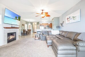 คอนโด, หลายเตียง, ลานระเบียง (Anchor Down) | บริเวณนั่งเล่น