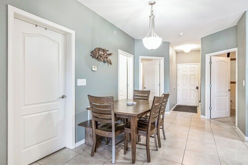 Island Life! Amazing Balcony-views-pool and Patio