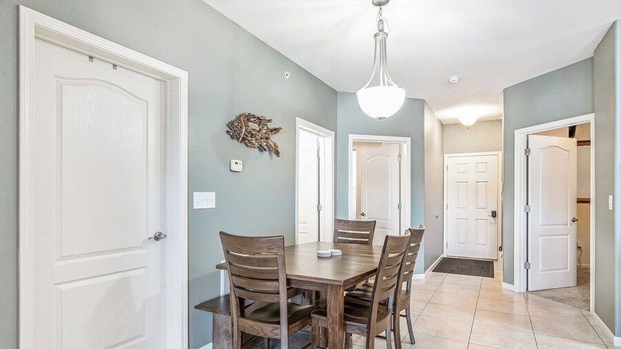 Island Life! Amazing Balcony-views-pool and Patio